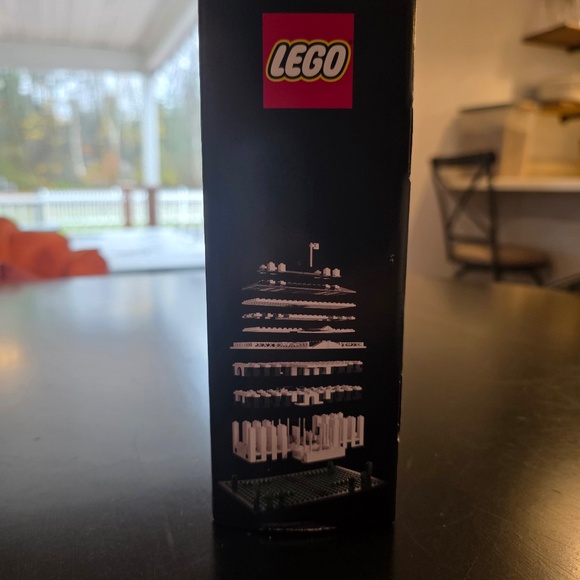 Lego White House Set 21006 - Opened, Retired Product - Picture 14 of 16